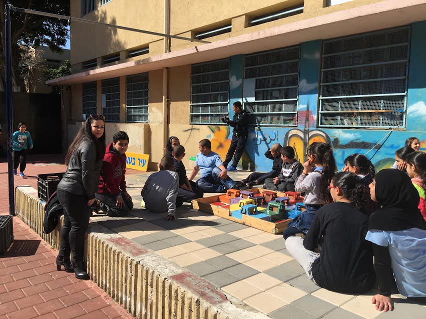 صور: فعاليات الحذر والامان على الطرقات في مدرسة الزهراء الابتدائية بيافا 